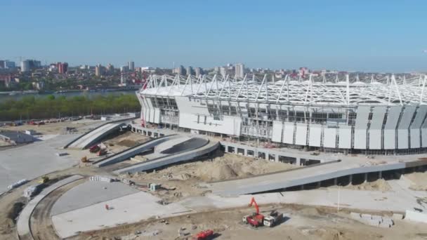 Εναέρια άποψη στην κατασκευή και την ανακατασκευή του γηπέδου ποδοσφαίρου. Ανακατασκευή του σταδίου να φιλοξενήσει αγώνες του παγκοσμίου πρωταθλήματος ποδοσφαίρου του 2018. Ρωσία. Κατασκευαστική εταιρεία χτίζει ένα γήπεδο — Αρχείο Βίντεο