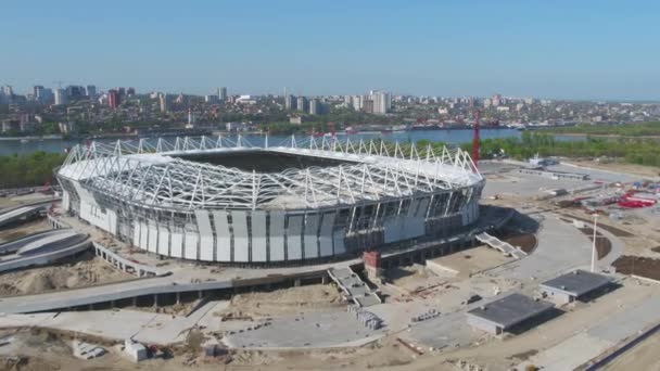 サッカー スタジアムの増改築の空中写真。ホストの競技場の再建は 2018 年にサッカーの世界選手権の試合します。ロシア。建設会社は、スタジアムを構築します。 — ストック動画
