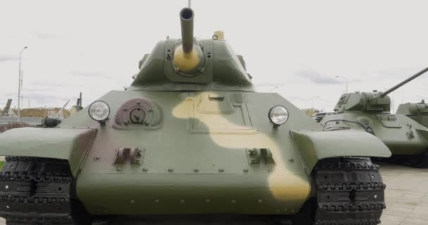 Tanque médio soviético da Segunda Guerra Mundial t-34. Tanque da Segunda Guerra Mundial t-34 — Vídeo de Stock