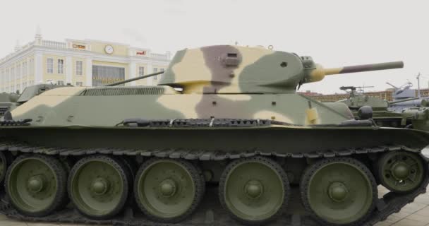 Sovjet-Ww2 middelste tank t-34. Tank uit de Tweede Wereldoorlog t-34 — Stockvideo