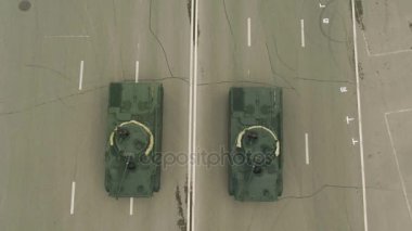 Moskova - ebilmek 09: Kutlama yıldönümü zafer gün ikinci dünya savaşının 9 Mayıs 2017 Moskova, Rusya. Askeri teçhizat, tank ve asker. Askeri parade açık havadan görünümü
