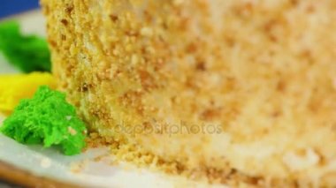 Güzel tatlım pasta krem arılar ile dekore edilmiştir. Güzel tatlım pasta, tatlı