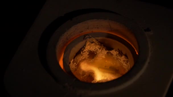 IJzeren lingot op 1000 C temperatuur in de oven. Binnen een oven — Stockvideo