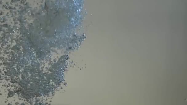 Water bubbles in a glass container close up. Clean water and water bubbles. Bubbles in water — Stock Video