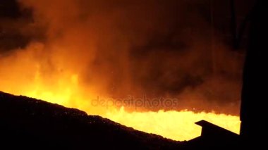Yüksek fırın sıvı metalden. Sıvı metal boşaltma akışı