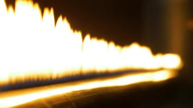 Kimya Laboratuvarı yangında boruyla kapatın. Gaz sistemi laboratuarda. Alevler ile müzik aleti. Tüp ve yangın kapat