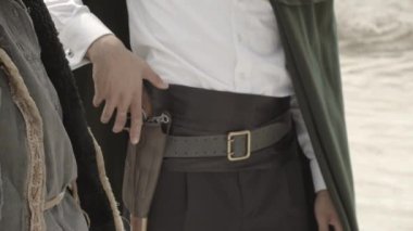 Kovboy havuç kadar yakın alır. Adam vahşi batı taze havuç bir arkadaşımdan alır.