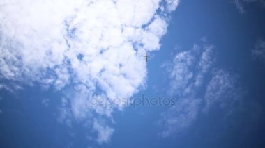 Uçak Havacılık Havaalanı contrail bulutlar. Görüntüleri. Uçak bulutlarda uçar