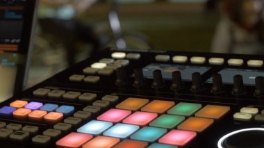 Ses müzik karıştırıcı kontrol paneli. Kayıt stüdyosu. müzik konsepti, sığ derinlik-in tarla