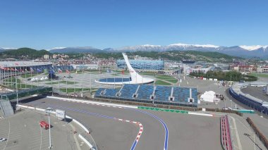 Olympic Park anteni Sochi Olimpiyat ateşi kapta Sochi, Rusya Federasyonu. Sochi Olimpiyat ateşi kase parkta. Orta stella ve stadyum kış oyunları için inşa Fisht. Olimpiyat Kış Oyunları 2014 nesnelerin