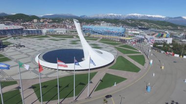 Olympic Park anteni Sochi Olimpiyat ateşi kapta Sochi, Rusya Federasyonu. Sochi Olimpiyat ateşi kase parkta. Orta stella ve stadyum kış oyunları için inşa Fisht. Olimpiyat Kış Oyunları 2014 nesnelerin