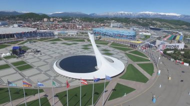 Olympic Park anteni Sochi Olimpiyat ateşi kapta Sochi, Rusya Federasyonu. Sochi Olimpiyat ateşi kase parkta. Orta stella ve stadyum kış oyunları için inşa Fisht. Olimpiyat Kış Oyunları 2014 nesnelerin