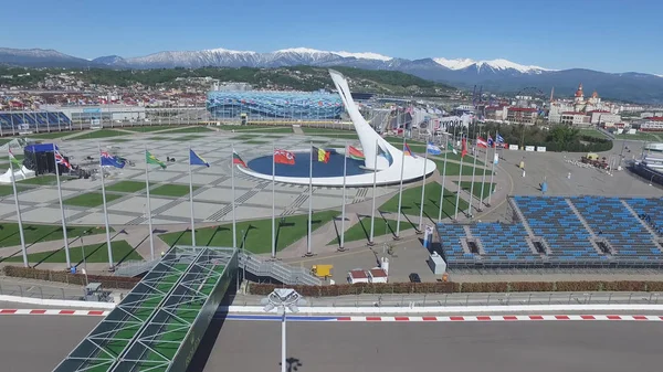 Olympic Park anteni Sochi Olimpiyat ateşi kapta Sochi, Rusya Federasyonu. Sochi Olimpiyat ateşi kase parkta. Orta stella ve stadyum kış oyunları için inşa Fisht. Olimpiyat Kış Oyunları 2014 nesnelerin