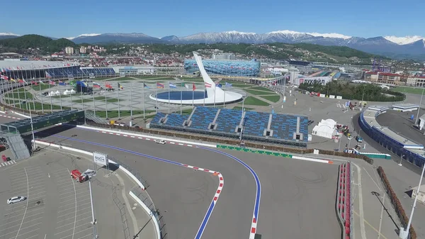 Olympic Park anteni Sochi Olimpiyat ateşi kapta Sochi, Rusya Federasyonu. Sochi Olimpiyat ateşi kase parkta. Orta stella ve stadyum kış oyunları için inşa Fisht. Olimpiyat Kış Oyunları 2014 nesnelerin