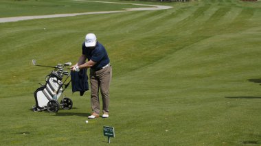 Golfçüler süpürme golf sahası yaz aylarında vurdu. Golf oyunu