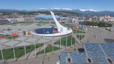 Olympic Park anteni Sochi Olimpiyat ateşi kapta Sochi, Rusya Federasyonu. Sochi Olimpiyat ateşi kase parkta. Orta stella ve stadyum kış oyunları için inşa Fisht. Olimpiyat Kış Oyunları 2014 nesnelerin