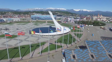 Olympic Park anteni Sochi Olimpiyat ateşi kapta Sochi, Rusya Federasyonu. Sochi Olimpiyat ateşi kase parkta. Orta stella ve stadyum kış oyunları için inşa Fisht. Olimpiyat Kış Oyunları 2014 nesnelerin