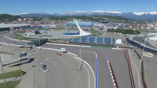 Olympic Park anteni Sochi Olimpiyat ateşi kapta Sochi, Rusya Federasyonu. Sochi Olimpiyat ateşi kase parkta. Orta stella ve stadyum kış oyunları için inşa Fisht. Olimpiyat Kış Oyunları 2014 nesnelerin