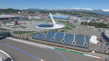 Olympic Park anteni Sochi Olimpiyat ateşi kapta Sochi, Rusya Federasyonu. Sochi Olimpiyat ateşi kase parkta. Orta stella ve stadyum kış oyunları için inşa Fisht. Olimpiyat Kış Oyunları 2014 nesnelerin