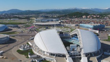 Hava Futbol Stadyumu Fischt. Kış Olimpiyat Oyunları 2014 için inşa Soçi, Adler, Rusya Federasyonu, Olimpiyat Meşalesi ve Fisht Stadyumu. Stadyum fischt, ana tören alanı, Olimpiyat meşalesinin kase Sochi