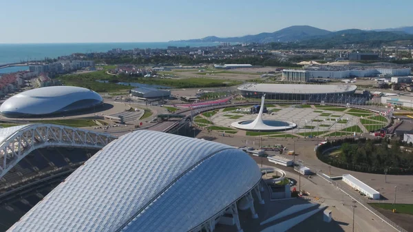 Hava Futbol Stadyumu Fischt. Kış Olimpiyat Oyunları 2014 için inşa Soçi, Adler, Rusya Federasyonu, Olimpiyat Meşalesi ve Fisht Stadyumu. Stadyum fischt, ana tören alanı, Olimpiyat meşalesinin kase Sochi