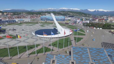 Olympic Park anteni Sochi Olimpiyat ateşi kapta Sochi, Rusya Federasyonu. Sochi Olimpiyat ateşi kase parkta. Orta stella ve stadyum kış oyunları için inşa Fisht. Olimpiyat Kış Oyunları 2014 nesnelerin