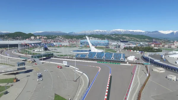 Olympic Park anteni Sochi Olimpiyat ateşi kapta Sochi, Rusya Federasyonu. Sochi Olimpiyat ateşi kase parkta. Orta stella ve stadyum kış oyunları için inşa Fisht. Olimpiyat Kış Oyunları 2014 nesnelerin