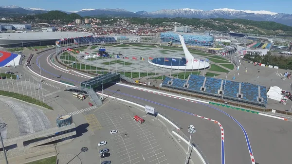 Olympic Park anteni Sochi Olimpiyat ateşi kapta Sochi, Rusya Federasyonu. Sochi Olimpiyat ateşi kase parkta. Orta stella ve stadyum kış oyunları için inşa Fisht. Olimpiyat Kış Oyunları 2014 nesnelerin
