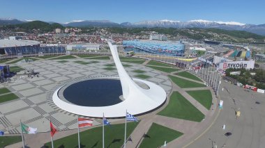 Olympic Park anteni Sochi Olimpiyat ateşi kapta Sochi, Rusya Federasyonu. Sochi Olimpiyat ateşi kase parkta. Orta stella ve stadyum kış oyunları için inşa Fisht. Olimpiyat Kış Oyunları 2014 nesnelerin