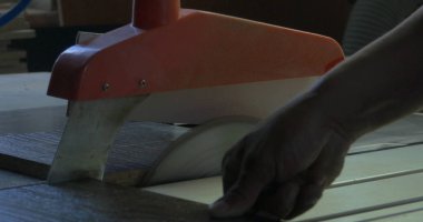 Ahşap testere iş. Daire testere. Ahşap, parçacık yönetim kurulu ve Sunta testere bir makine. Mobilya sanayi üretim