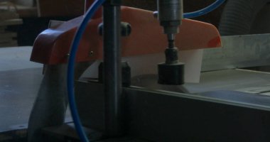 Ahşap testere iş. Daire testere. Ahşap, parçacık yönetim kurulu ve Sunta testere bir makine. Mobilya sanayi üretim