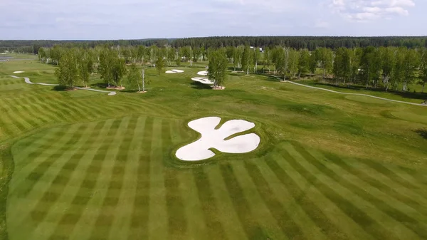 Havadan görünümü Golf Sahası. Güzel golf sahasında kum bunkerleri.