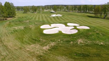 Havadan görünümü Golf Sahası. Güzel golf sahasında kum bunkerleri.