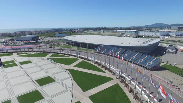 Formula 1 parça Sochi, Sochi Olimpiyat Köyü. Şantiye Stadyumu yakın kasaba ve dağlar yarış yaz güneşli gün için. Havadan görünümü. Pectator Aerrial görünümünde F1 Rus standları