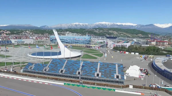 Olympic Park anteni Sochi Olimpiyat ateşi kapta Sochi, Rusya Federasyonu. Sochi Olimpiyat ateşi kase parkta. Orta stella ve stadyum kış oyunları için inşa Fisht. Olimpiyat Kış Oyunları 2014 nesnelerin