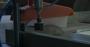 Ahşap testere iş. Daire testere. Ahşap, parçacık yönetim kurulu ve Sunta testere bir makine. Mobilya sanayi üretim