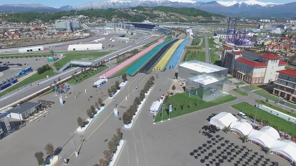 Sochi, Rusya Federasyonu, Sochi, Rusya Olimpiyat Köyü yeni otel inşaatı. Kapasite 2600 kişi ulaşacak. Olimpiyat Köyü 32 hektarlık bir alanı kaplamaktadır. Sochi Olimpiyat Köyü