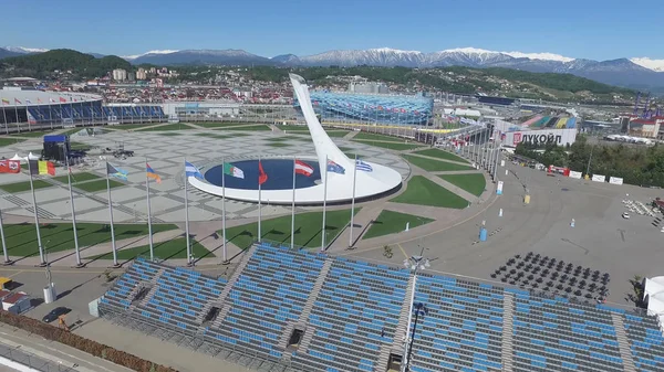 Olympic Park anteni Sochi Olimpiyat ateşi kapta Sochi, Rusya Federasyonu. Sochi Olimpiyat ateşi kase parkta. Orta stella ve stadyum kış oyunları için inşa Fisht. Olimpiyat Kış Oyunları 2014 nesnelerin