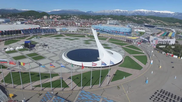 Olympic Park anteni Sochi Olimpiyat ateşi kapta Sochi, Rusya Federasyonu. Sochi Olimpiyat ateşi kase parkta. Orta stella ve stadyum kış oyunları için inşa Fisht. Olimpiyat Kış Oyunları 2014 nesnelerin