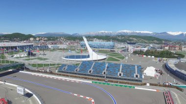 Olympic Park anteni Sochi Olimpiyat ateşi kapta Sochi, Rusya Federasyonu. Sochi Olimpiyat ateşi kase parkta. Orta stella ve stadyum kış oyunları için inşa Fisht. Olimpiyat Kış Oyunları 2014 nesnelerin