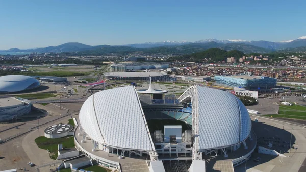 Hava Futbol Stadyumu Fischt. Kış Olimpiyat Oyunları 2014 için inşa Soçi, Adler, Rusya Federasyonu, Olimpiyat Meşalesi ve Fisht Stadyumu. Stadyum fischt, ana tören alanı, Olimpiyat meşalesinin kase Sochi