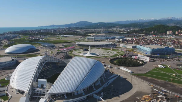Hava Futbol Stadyumu Fischt. Kış Olimpiyat Oyunları 2014 için inşa Soçi, Adler, Rusya Federasyonu, Olimpiyat Meşalesi ve Fisht Stadyumu. Stadyum fischt, ana tören alanı, Olimpiyat meşalesinin kase Sochi