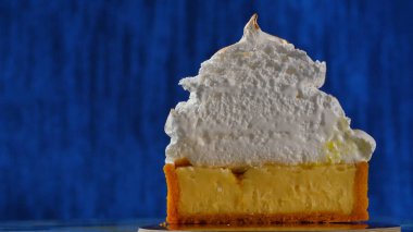 Krem şanti. Pasta portre üzerinde beyaz krema