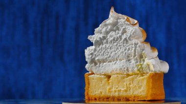 Krem şanti. Pasta portre üzerinde beyaz krema