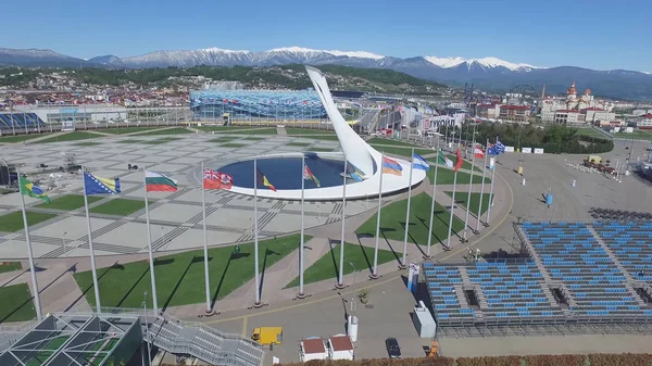 Olympic Park anteni Sochi Olimpiyat ateşi kapta Sochi, Rusya Federasyonu. Sochi Olimpiyat ateşi kase parkta. Orta stella ve stadyum kış oyunları için inşa Fisht. Olimpiyat Kış Oyunları 2014 nesnelerin