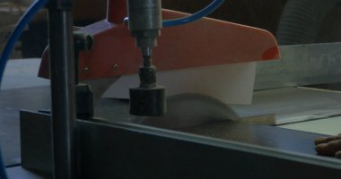 Ahşap testere iş. Daire testere. Ahşap, parçacık yönetim kurulu ve Sunta testere bir makine. Mobilya sanayi üretim