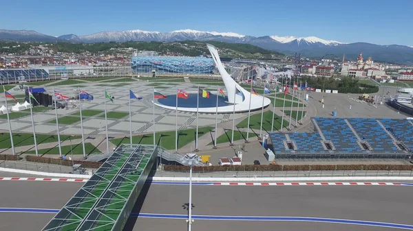 Olympic Park anteni Sochi Olimpiyat ateşi kapta Sochi, Rusya Federasyonu. Sochi Olimpiyat ateşi kase parkta. Orta stella ve stadyum kış oyunları için inşa Fisht. Olimpiyat Kış Oyunları 2014 nesnelerin