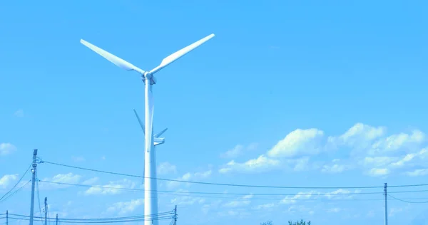 Вітрова турбіна, що виробляє альтернативну енергію, крупним планом — стокове фото