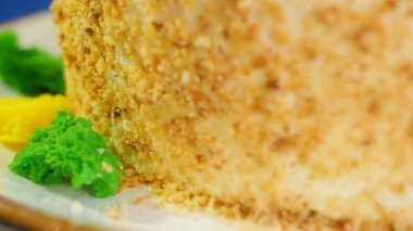 Güzel tatlım pasta krem arılar ile dekore edilmiştir. Güzel tatlım pasta, tatlı