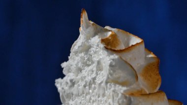 Krem şanti. Pasta portre üzerinde beyaz krema